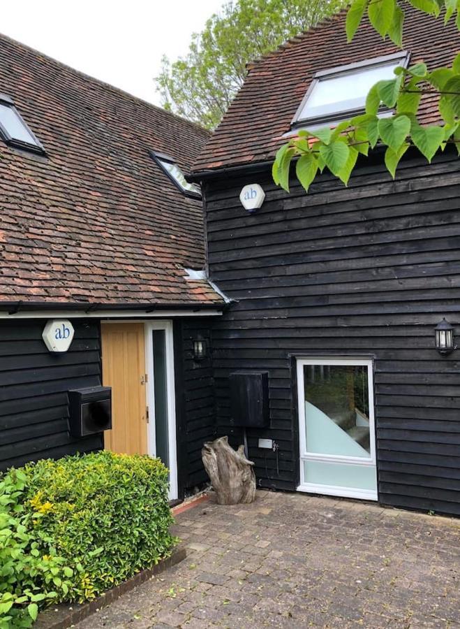 Ferienwohnung The Barn House Cranleigh Exterior foto